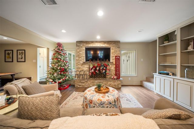 12322 Queensbury Lane, Houston, TX 77024