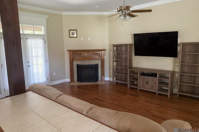 19234 Plantation Trace Dr, Livingston, LA 70754