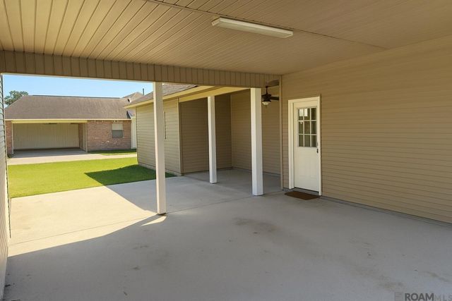 19234 Plantation Trace Dr, Livingston, LA 70754