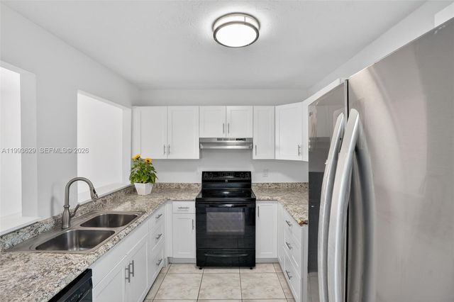 2821 Somerset Dr 302, Lauderdale Lakes, FL 33311