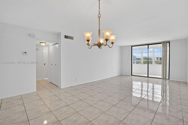 2821 Somerset Dr 302, Lauderdale Lakes, FL 33311