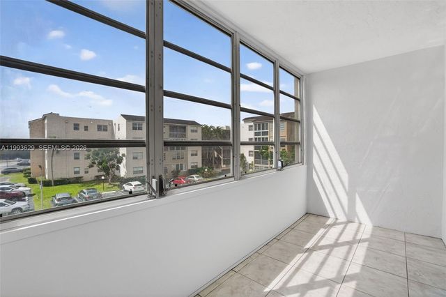 2821 Somerset Dr 302, Lauderdale Lakes, FL 33311