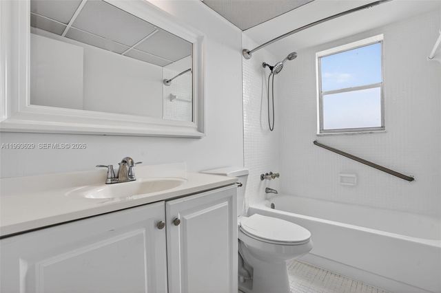 2821 Somerset Dr 302, Lauderdale Lakes, FL 33311