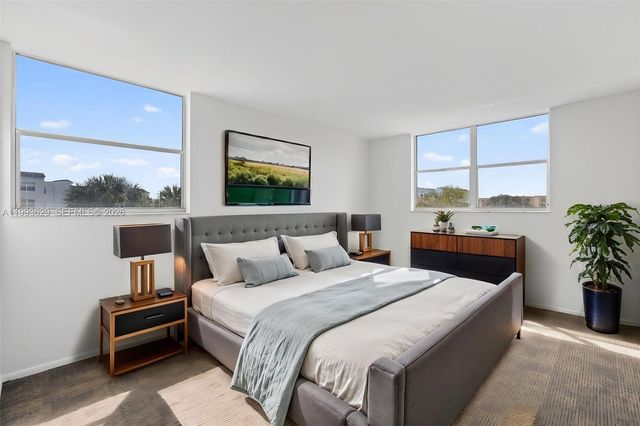 2821 Somerset Dr 302, Lauderdale Lakes, FL 33311