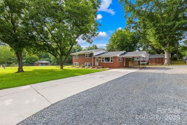 1300 Montgomery Avenue, Albemarle, NC 28001