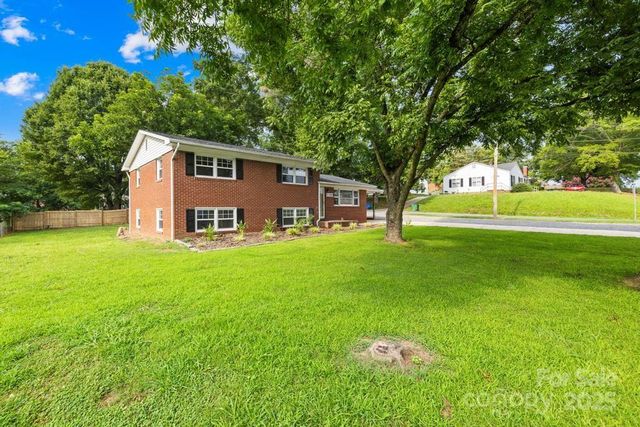 1300 Montgomery Avenue, Albemarle, NC 28001
