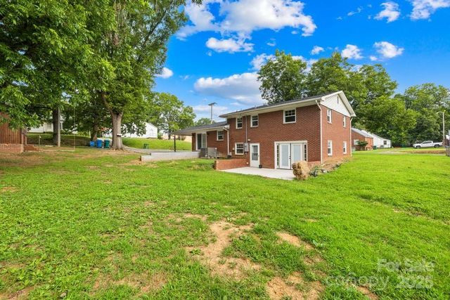 1300 Montgomery Avenue, Albemarle, NC 28001