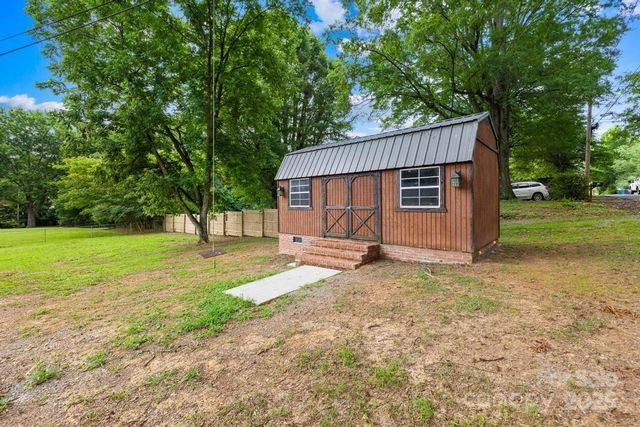 1300 Montgomery Avenue, Albemarle, NC 28001