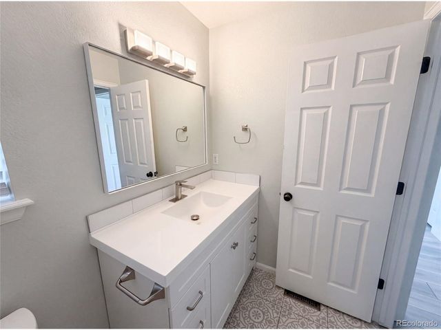 9379 W Ute Dr, Littleton, CO 80128