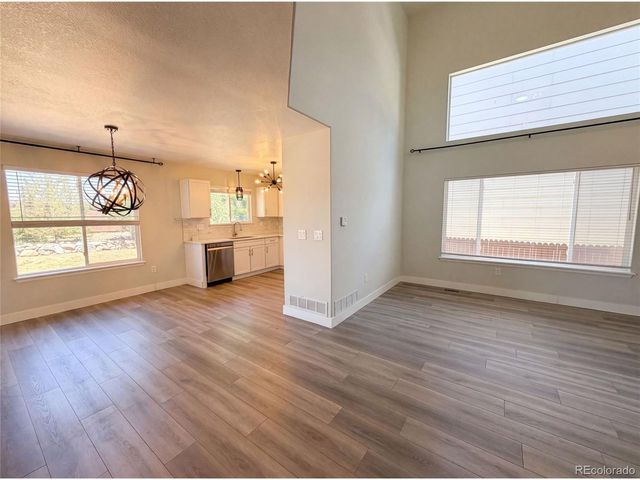 9379 W Ute Dr, Littleton, CO 80128