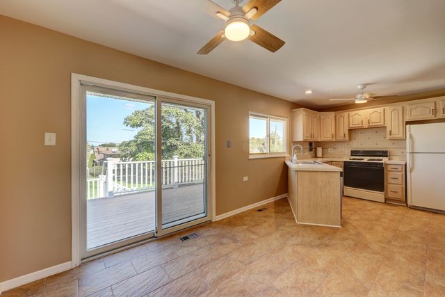276 E Wrightwood Avenue, Glendale Heights, IL 60139
