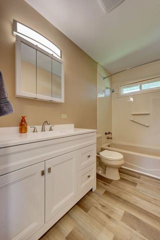 276 E Wrightwood Avenue, Glendale Heights, IL 60139