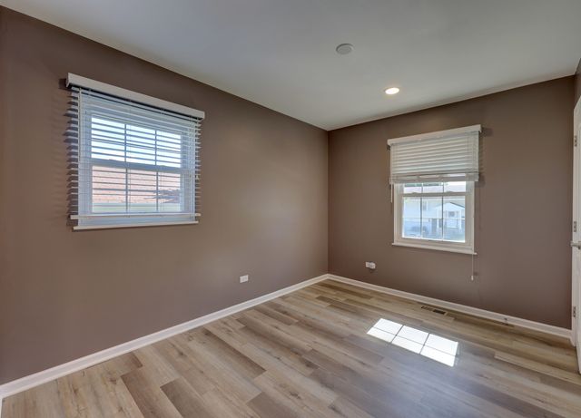 276 E Wrightwood Avenue, Glendale Heights, IL 60139