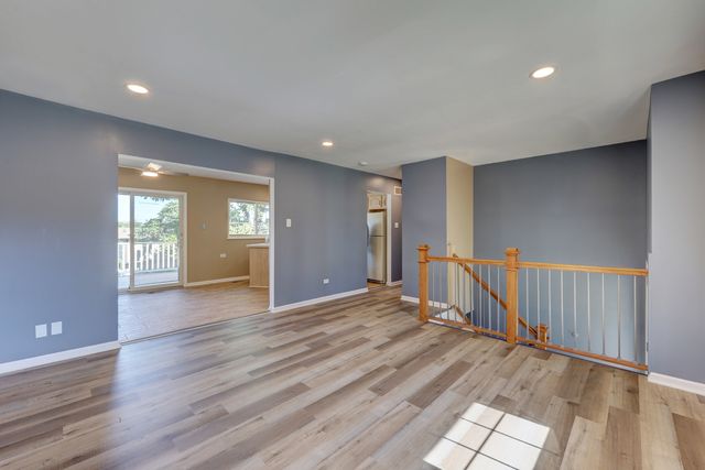 276 E Wrightwood Avenue, Glendale Heights, IL 60139