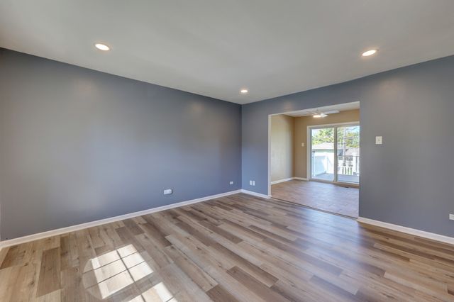 276 E Wrightwood Avenue, Glendale Heights, IL 60139
