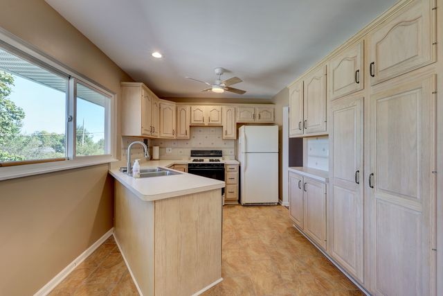276 E Wrightwood Avenue, Glendale Heights, IL 60139