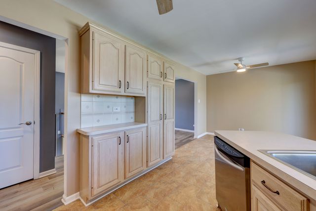 276 E Wrightwood Avenue, Glendale Heights, IL 60139