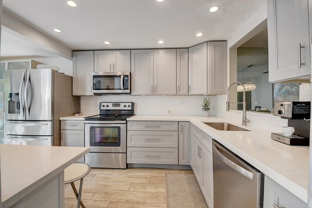 6595 Parkview Drive A, Boca Raton, FL 33433