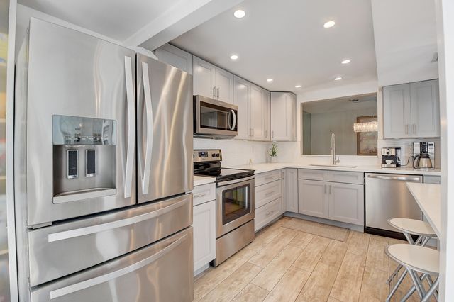 6595 Parkview Drive A, Boca Raton, FL 33433