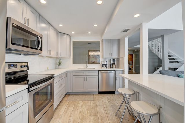 6595 Parkview Drive A, Boca Raton, FL 33433