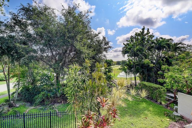6595 Parkview Drive A, Boca Raton, FL 33433