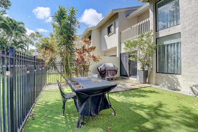 6595 Parkview Drive A, Boca Raton, FL 33433