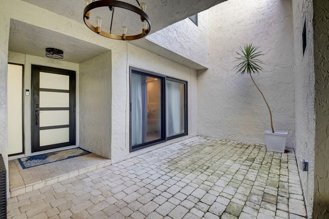 6595 Parkview Drive A, Boca Raton, FL 33433