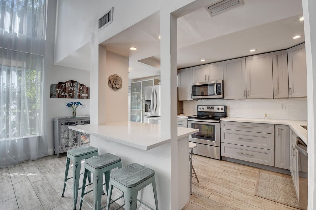 6595 Parkview Drive A, Boca Raton, FL 33433