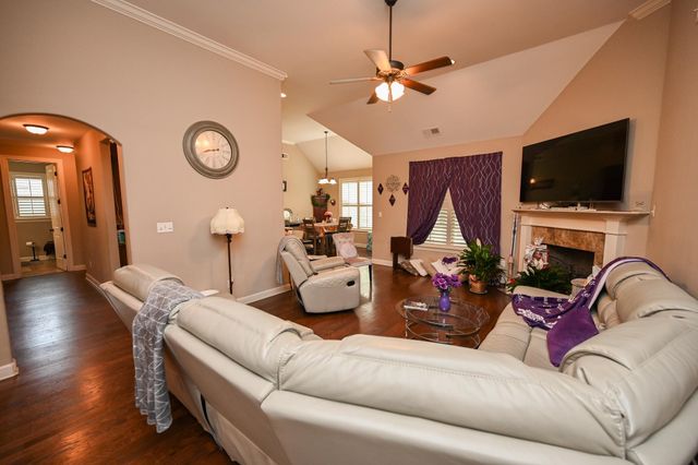 5093 LAUREL SPRINGS DR, Memphis, TN 38125