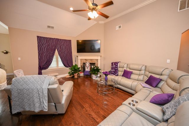 5093 LAUREL SPRINGS DR, Memphis, TN 38125