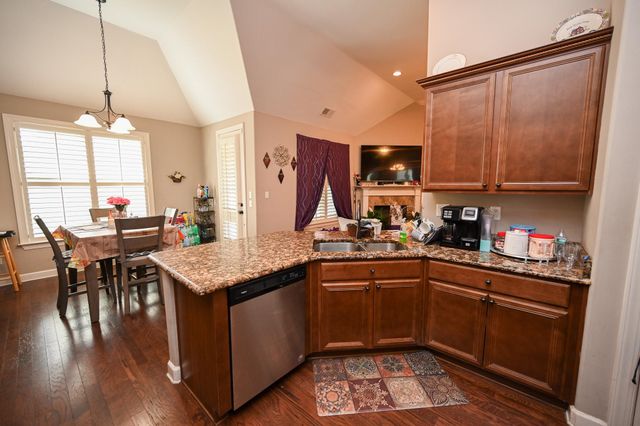 5093 LAUREL SPRINGS DR, Memphis, TN 38125