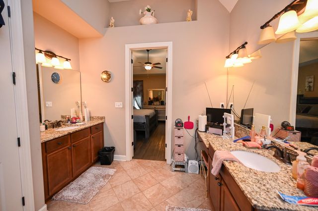 5093 LAUREL SPRINGS DR, Memphis, TN 38125