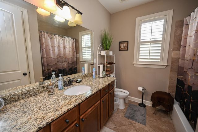 5093 LAUREL SPRINGS DR, Memphis, TN 38125