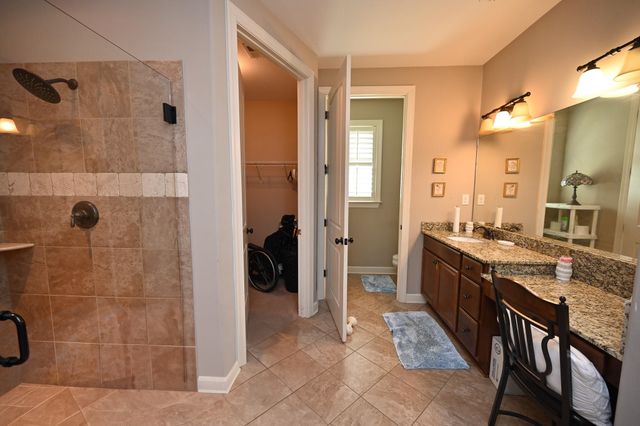 5093 LAUREL SPRINGS DR, Memphis, TN 38125