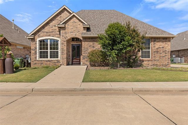 1316 Katelyn Court, Yukon, OK 73099