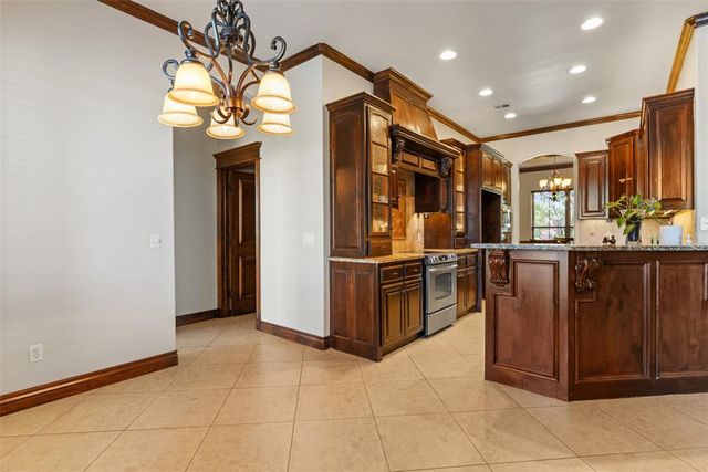 1316 Katelyn Court, Yukon, OK 73099