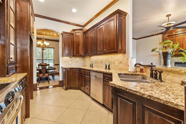 1316 Katelyn Court, Yukon, OK 73099