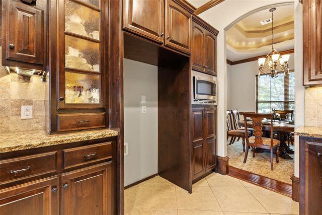 1316 Katelyn Court, Yukon, OK 73099