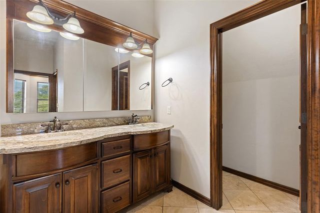 1316 Katelyn Court, Yukon, OK 73099