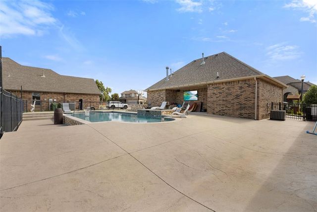 1316 Katelyn Court, Yukon, OK 73099