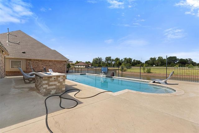 1316 Katelyn Court, Yukon, OK 73099