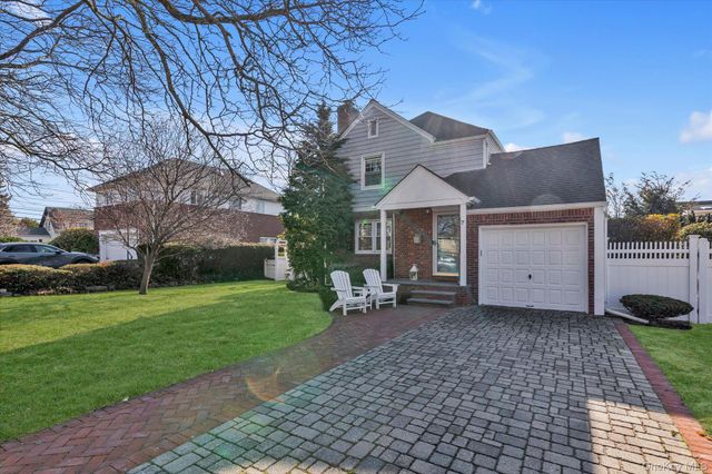 7 Rutgers Place, Merrick, NY 11566