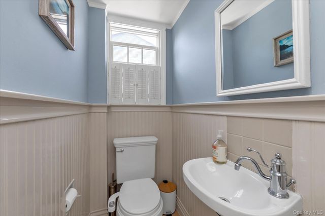 7 Rutgers Place, Merrick, NY 11566