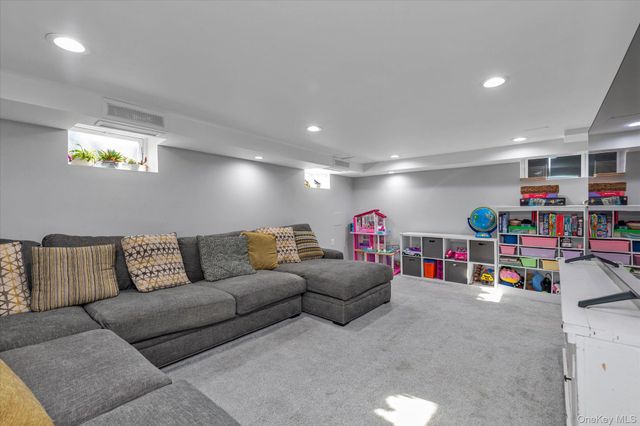 7 Rutgers Place, Merrick, NY 11566