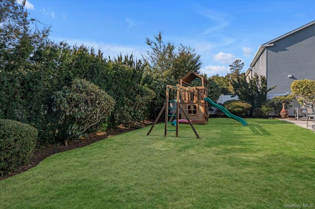 7 Rutgers Place, Merrick, NY 11566