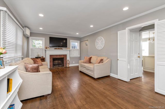 7 Rutgers Place, Merrick, NY 11566