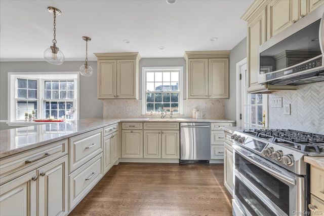 7 Rutgers Place, Merrick, NY 11566