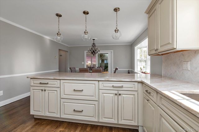 7 Rutgers Place, Merrick, NY 11566