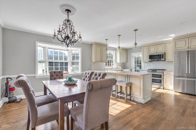 7 Rutgers Place, Merrick, NY 11566