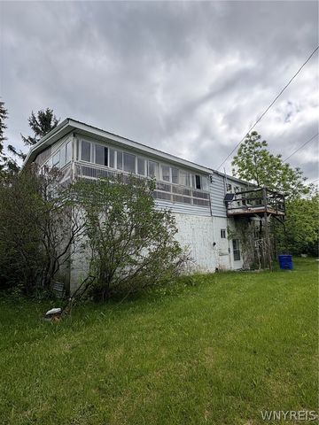 1245 Saunders Sett Road, Lewiston, NY 14305